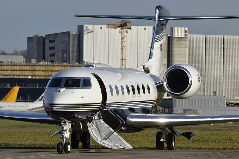 Charter business jet or buying a private jet